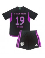 Bayern Munich Alphonso Davies #19 Venkovní dres pro děti 2023-24 Krátký Rukáv (+ trenýrky)